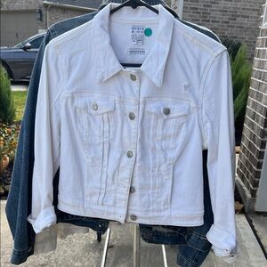 GUESS Women's Classic White Jean Jacket
